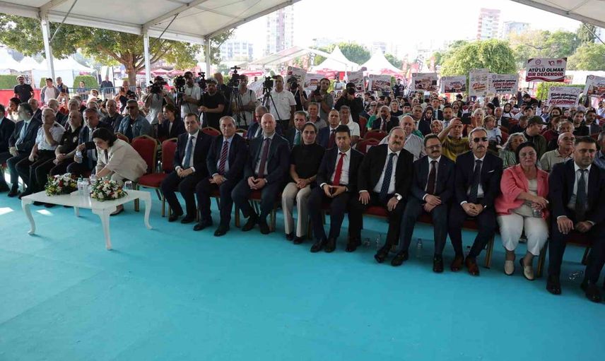 Adana'da 10’uncu lezzet festivali dev mangal ateşiyle başladı
