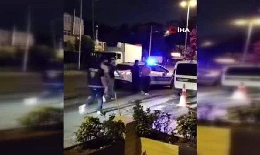 Avcılar'da 3,5 promil alkollü sürücünün çarpması sonrası tartışma kelepçeyle sona erdi