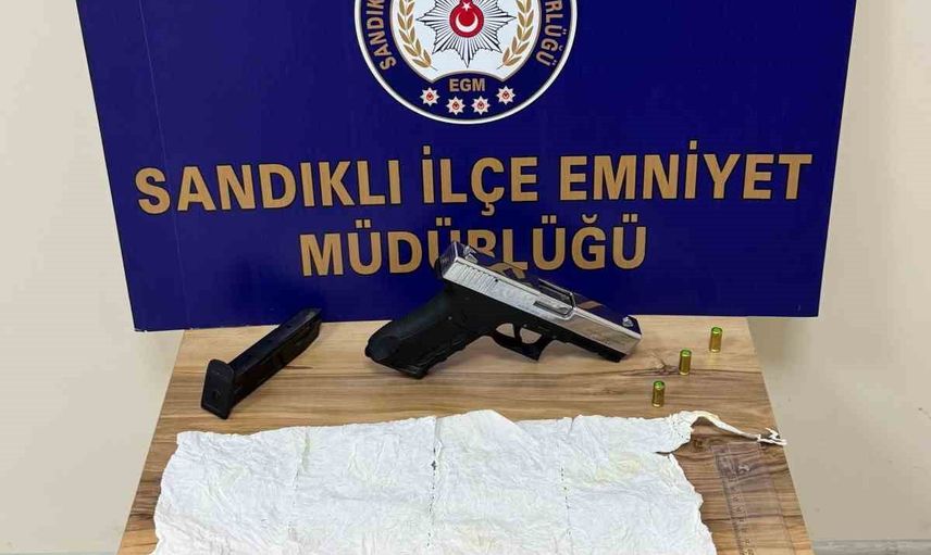 Peçeteye emdirilmiş 900 içimlik ele geçirildi: Sandıklı'da 2 kişi tutuklandı