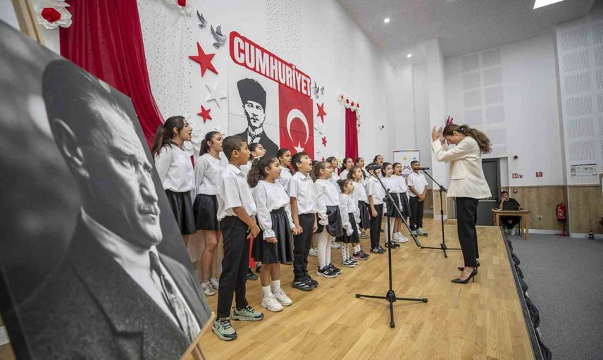 Mersin'de miniklerin 103 yıllık mirası sahnede