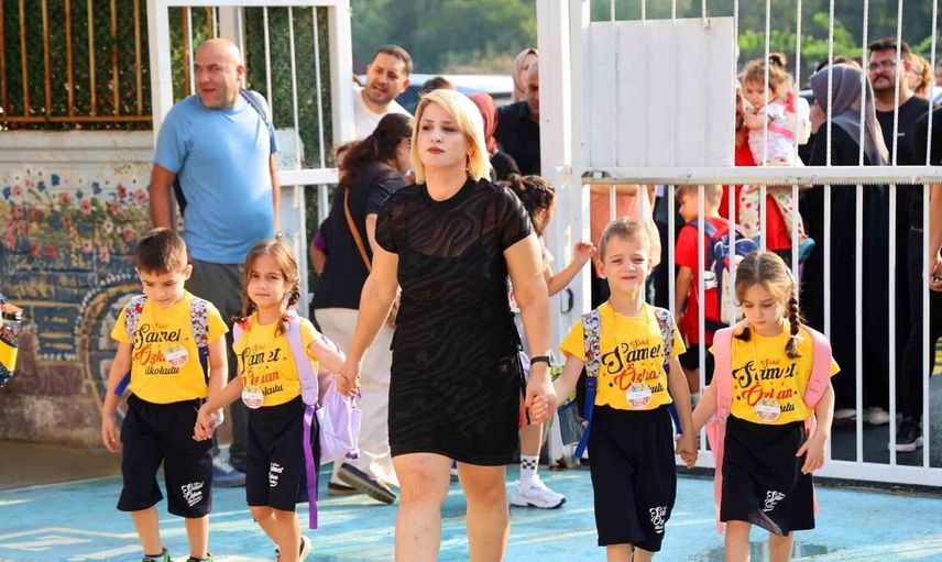 Adanalı dördüzlerin okula başlaması ailede sevinç yarattı
