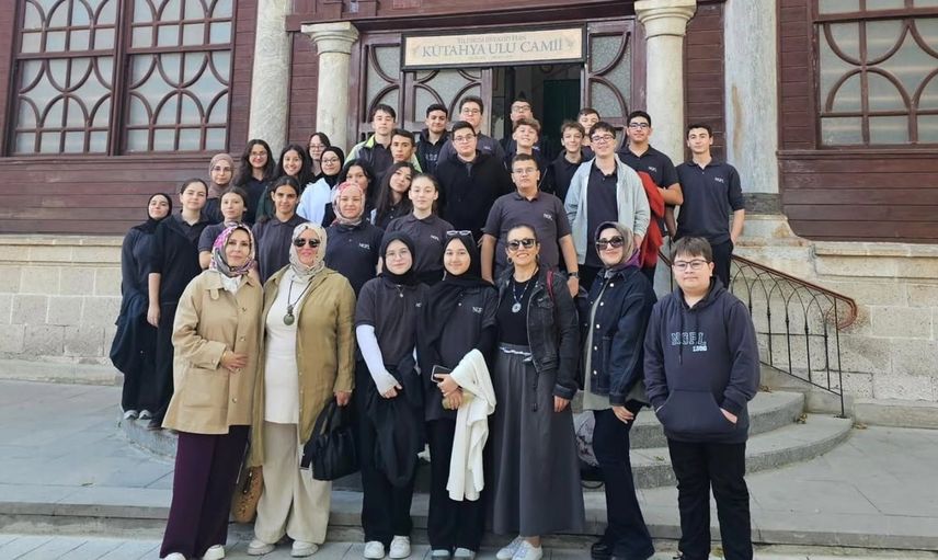 Gençler köklerden geleceğe yürüdü: Kütahya'nın tarihini yerinde öğrendiler