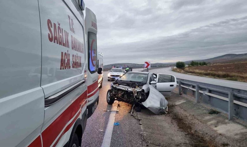 Yol kenarı bariyeri can kurtardı: Alaca'da 5 kişi yaralandı