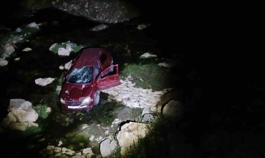 İhsangazi'de köprüden çaya düşen otomobilde 4 kişi yaralandı