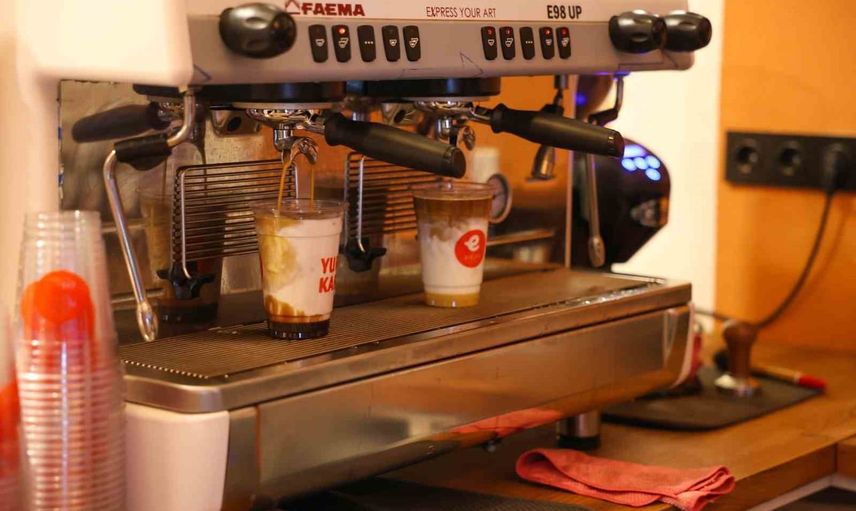 Üniversiteli gençlerin yeni buluşma noktası yurt kafe ve ışıklı park