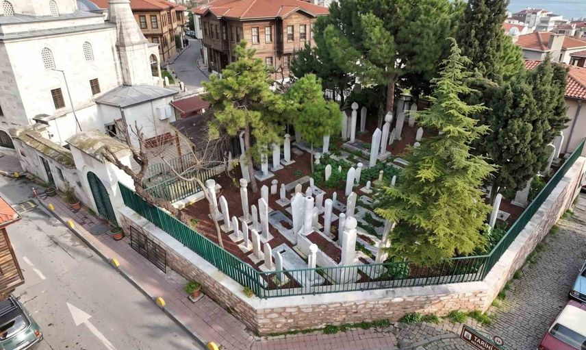 Fatih’te unutulan hazireler aslına uygun restorasyonla canlanıyor