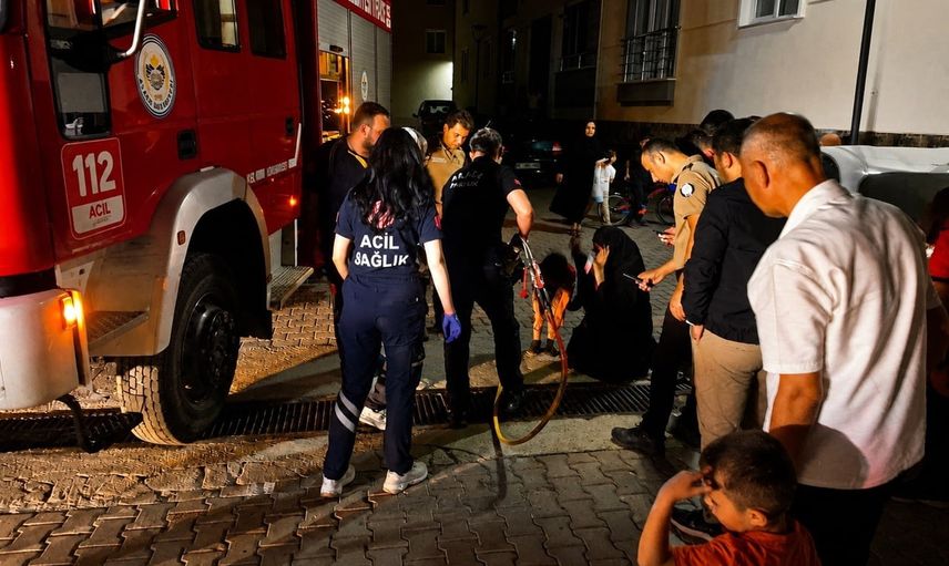 Alaca'da oyun oynarken ayağı mazgala sıkışan çocuk itfaiyenin müdahalesiyle kurtarıldı