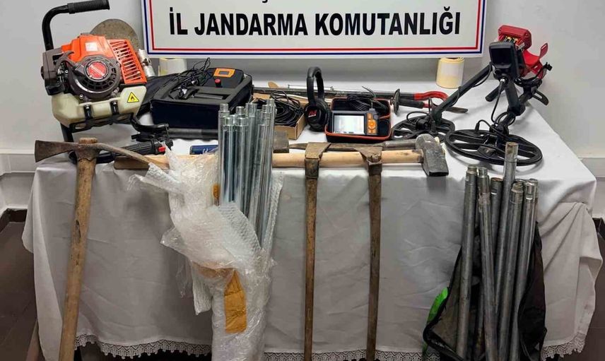 Beylikova'da jandarma izinsiz kazıya müdahale etti: 5 şüpheli gözaltında
