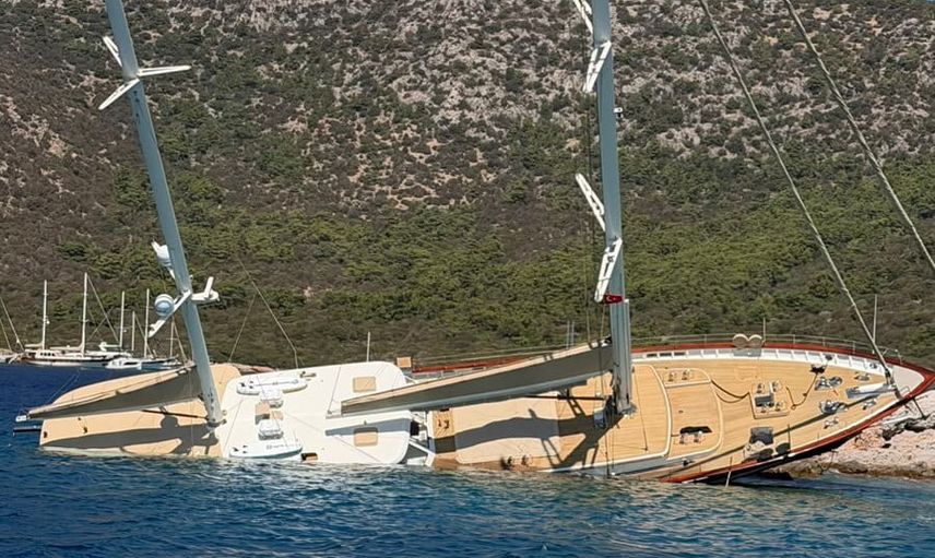 Gulet Yassıada kayalıklarına çarparak yan yattı, 11 kişi kurtarıldı