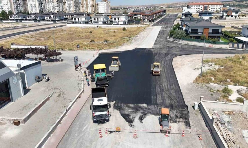 Gesi Fatih'te 2,5 kilometrelik sıcak asfaltla ulaşım daha konforlu hale geliyor