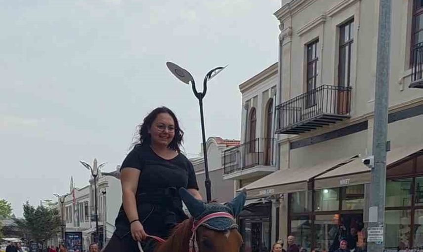 Atlı gezinti Edirne sokaklarında ilgi odağı oldu