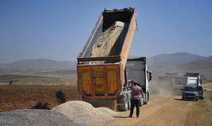 Sarız'a ulaşımı güçlendiren 9,37 milyon TL'lik yol yatırımı