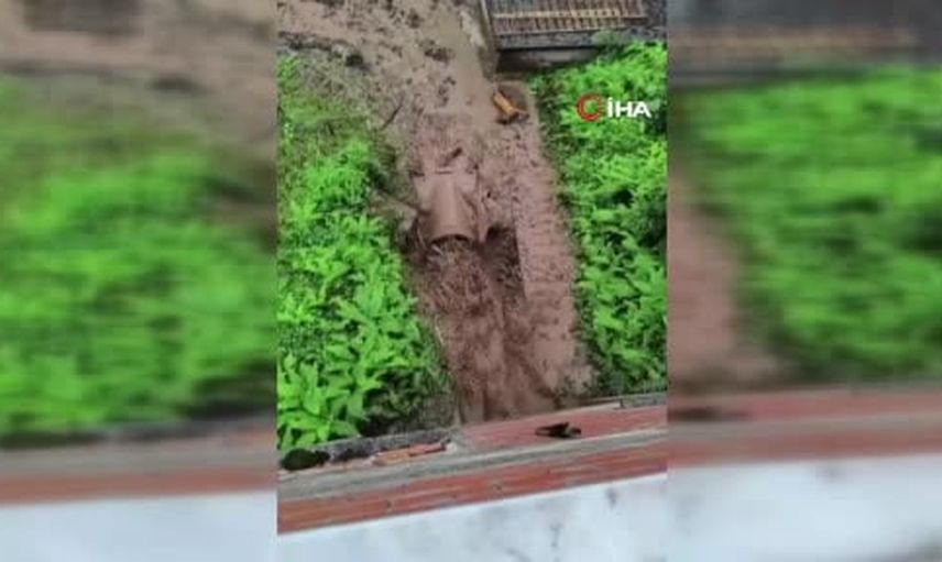 Rize'de doğu ilçelerde etkili sağanak 42 köyde heyelan ve taşkınlara yol açtı