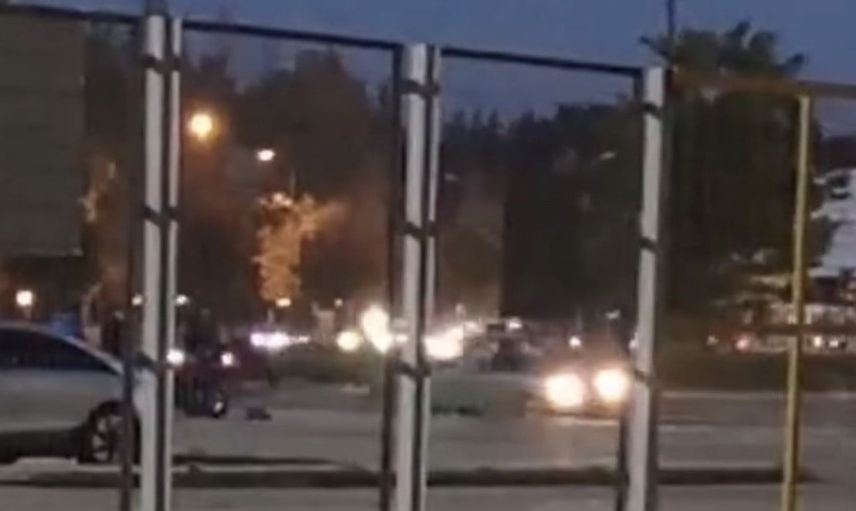 Stadyum otoparkında dönen otomobilin drift anı görüntülere yansıdı