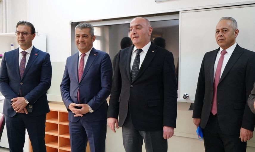 Erzurum'da 250 öğrenciye kışlık destek: bot ve mont dağıtımı