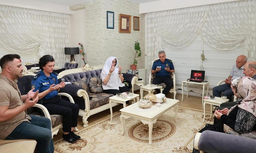 Mersin emniyetinden şehit veysi kakı'nın ailesine ziyaret: anılar ve dualar