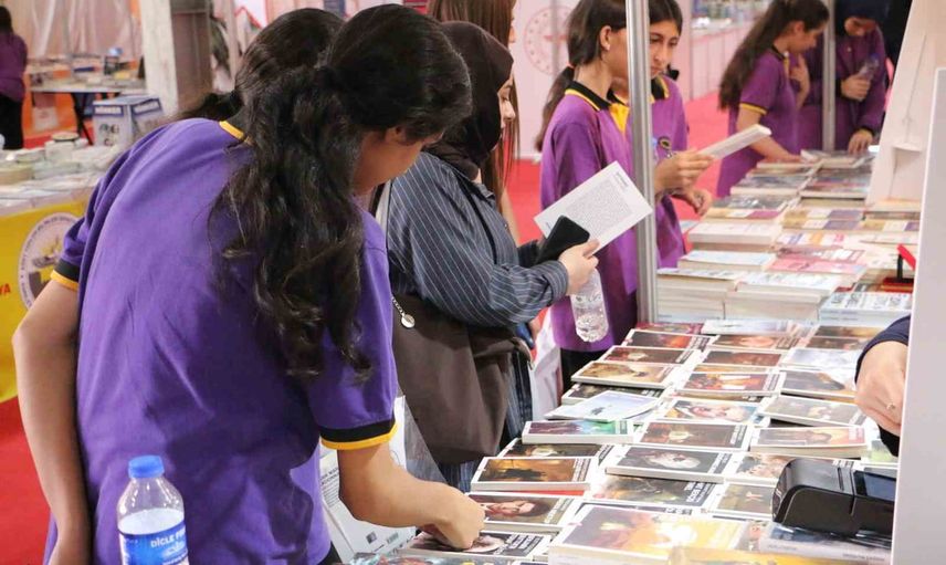 Diyarbakır'da 10. kitap fuarı kitapseverleri buluşturdu