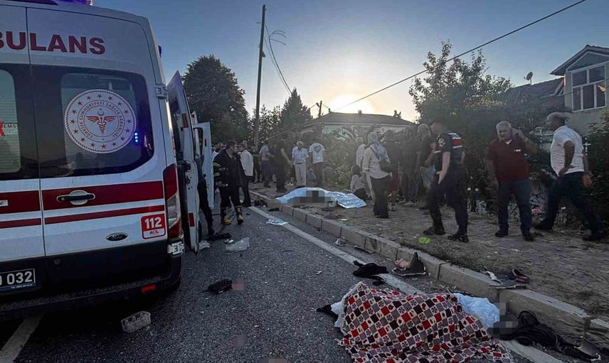 Akçakoca-Alaplı yolunda tır ile patpat çarpıştı: 4 ölü, 8 yaralı