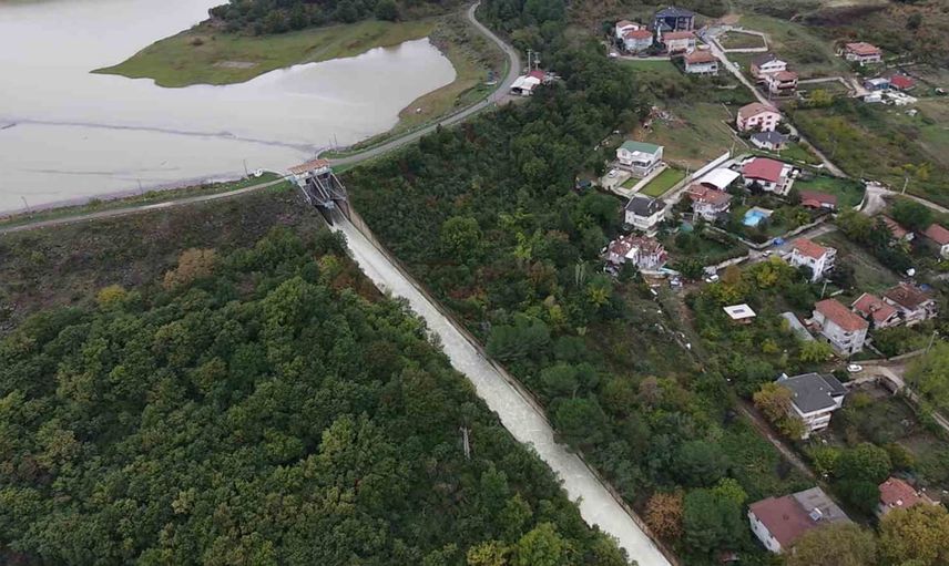 Kontrollü tahliye Gökçe Barajı'nda Selimandıra Deresi akışını artırdı