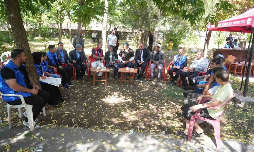Yünören'de gençlerden gazilere anlamlı ziyaret