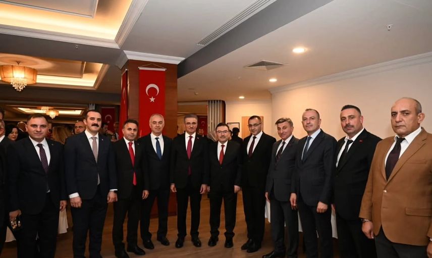 Erzurum'da 103. yıl coşkusu: valilik töreninde birlik ve eğitim vurgusu