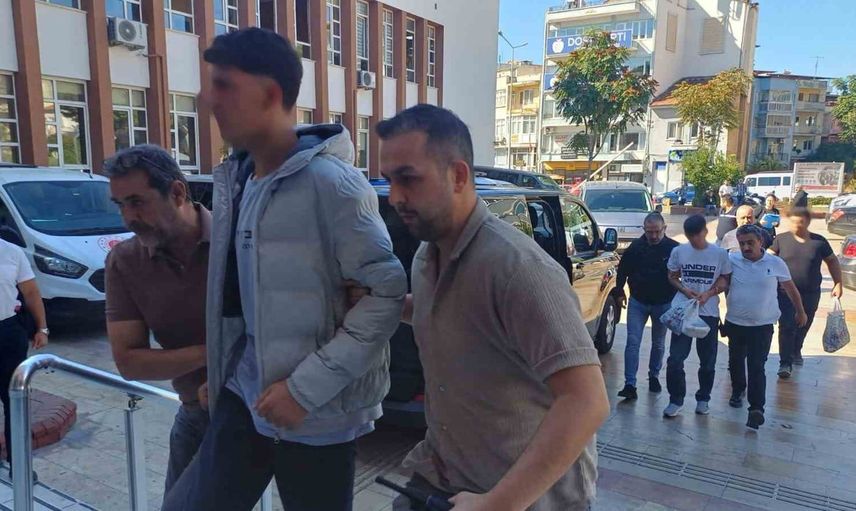 Liseye yakın yerde pompalı tüfekle yakalanan üç çocuk adliyeye sevk edildi