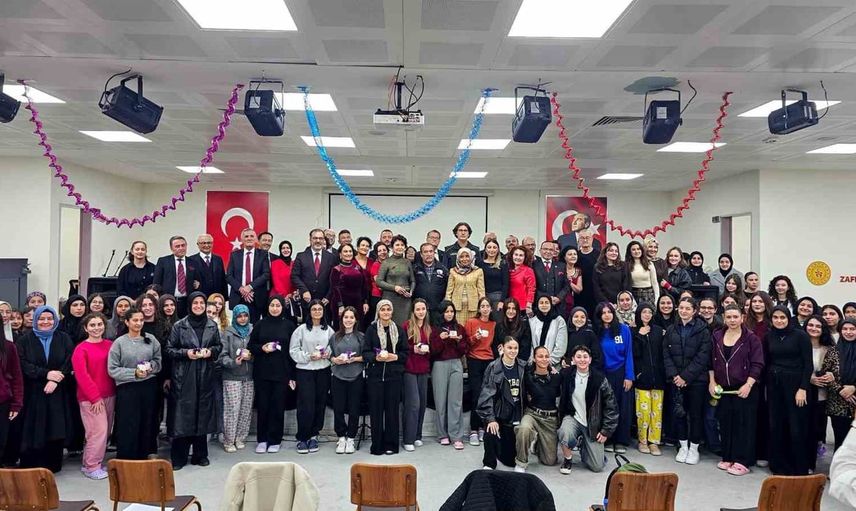 Birlikte ezgiler: kız yurdunda Türk sanat müziği akşamı