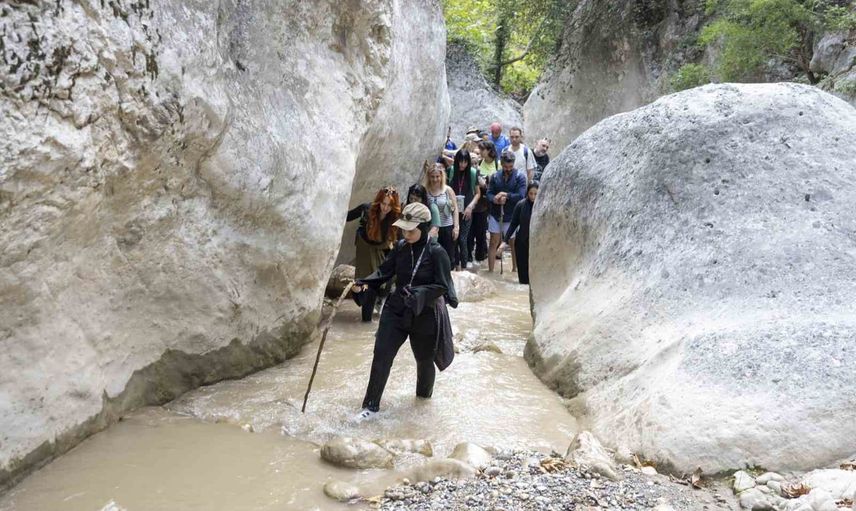 Tarsus'ta kanyon yürüyüşü: Kurtçukuru'nda 8 kilometrelik keşif