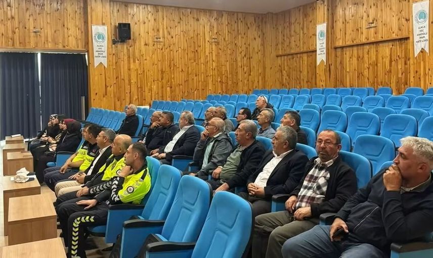 Alaca'da servis sürücülerine kapsamlı trafik ve öğrenci güvenliği eğitimi