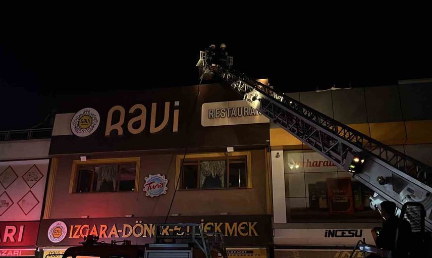 Konya Karatay'da etli ekmek fırını bacasında çıkan yangın mahalleyi alarma geçirdi