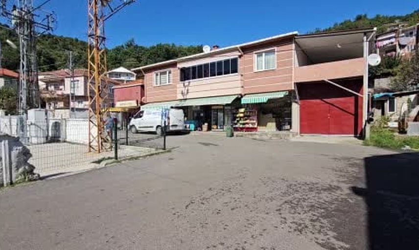 Müdahale ederek kadına yardım eden genç ağır yaralandı