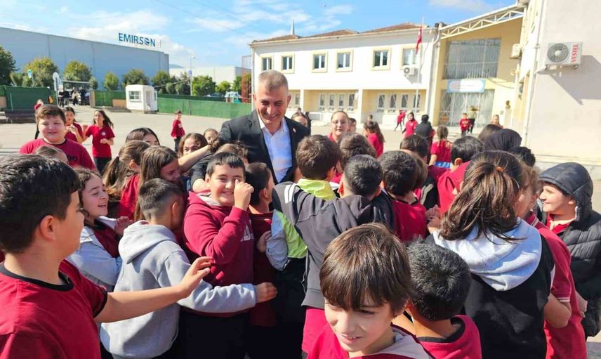 Gölcük'te öğrenciler için geçici çözüm: Yazlık İlkokulu bahçesine dört derslikli prefabrik