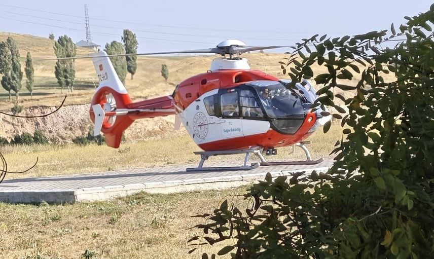 Entübe hasta için helikopter ambulansla Erzurum'a sevk gerçekleştirildi