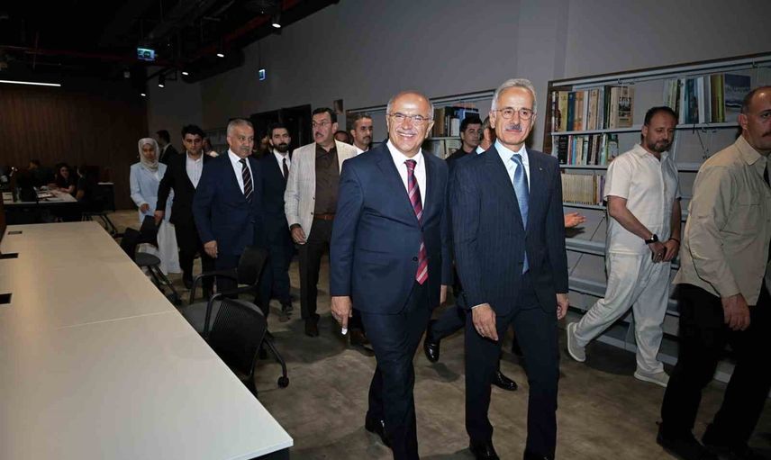 Ulaştırma bakanı Uraloğlu Malatya'da şehir kütüphanesini inceledi