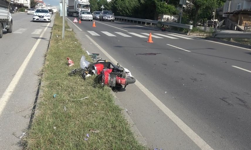 Bafra'da yaya geçidinde çarpışma: motosikletle elektrikli bisiklet iki kişiyi yaraladı