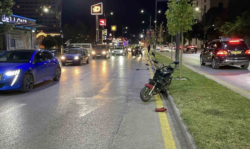 Gece yarısı kaza: Sivas'ta motosikletle elektrikli bisiklet çarpıştı, iki ağır yaralı