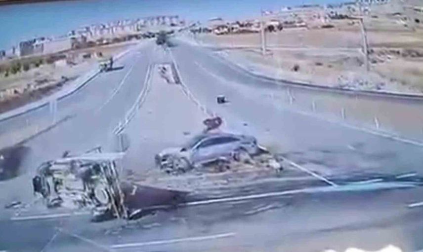 Afşin'de kavşakta çarpışma kameralara yansıdı, MHP'li vekil Zuhal Karakoç da yaralandı