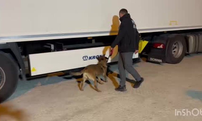 Buzdolabındaki saklı paketleri Pera ortaya çıkardı: tır sürücüsü gözaltına alındı