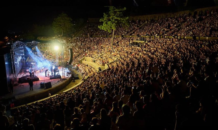 Marmaris'te aynı gece: Tarkan ve Kenan Doğulu farklı sahnelerde