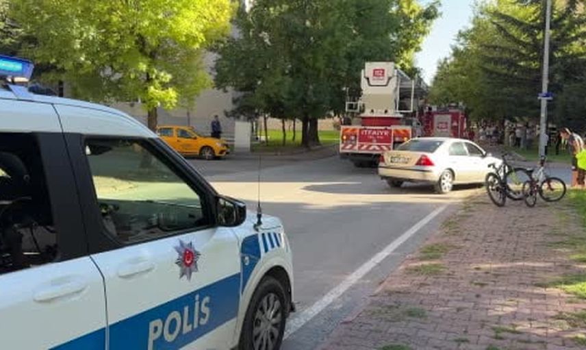 Kayseri'de 7. kat balkonda çıkan koltuk yangını itfaiyenin müdahalesiyle büyümeden söndürüldü