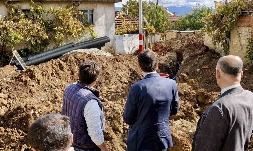 Denetim turu: Hisarcık kaymakamı Erkan Atam Alınören köyünde altyapı çalışmalarını yerinde inceledi