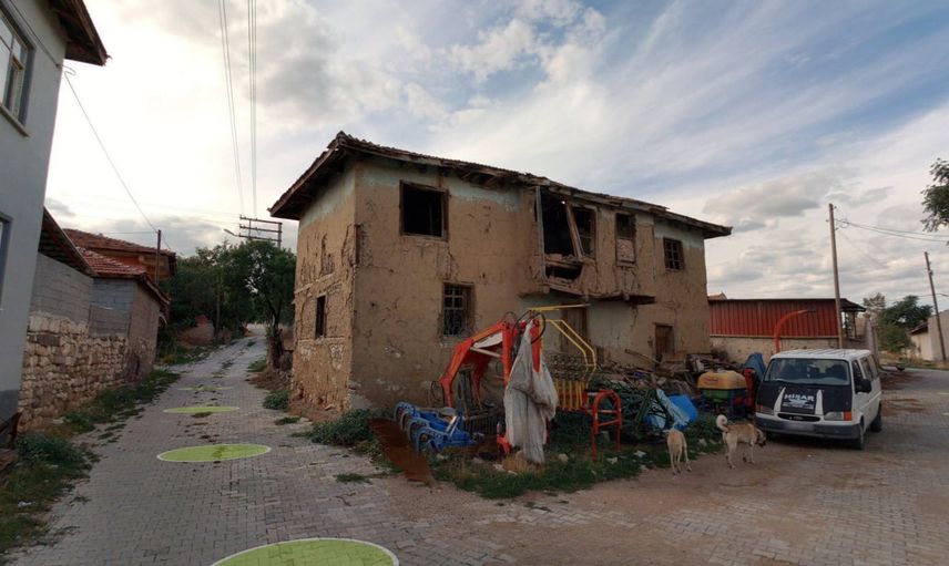 Uşak'ta risk oluşturan metruk yapılar kaldırılıyor