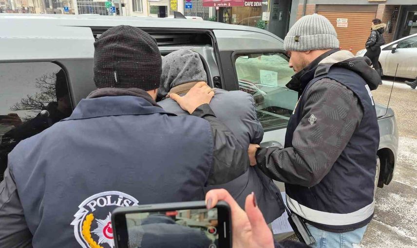 Aile tartışması cinayetle bitti: genç sanık hakim karşısında
