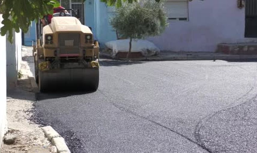 Salihli'de Çiçek Caddesi'nde altyapı sonrası 3 bin ton asfalt serimine başlandı
