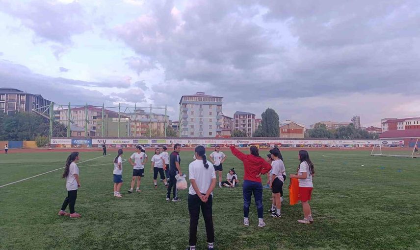 Ağrı'da kadın futbolu yükseliyor: valinin desteğiyle 1. lig hedefi