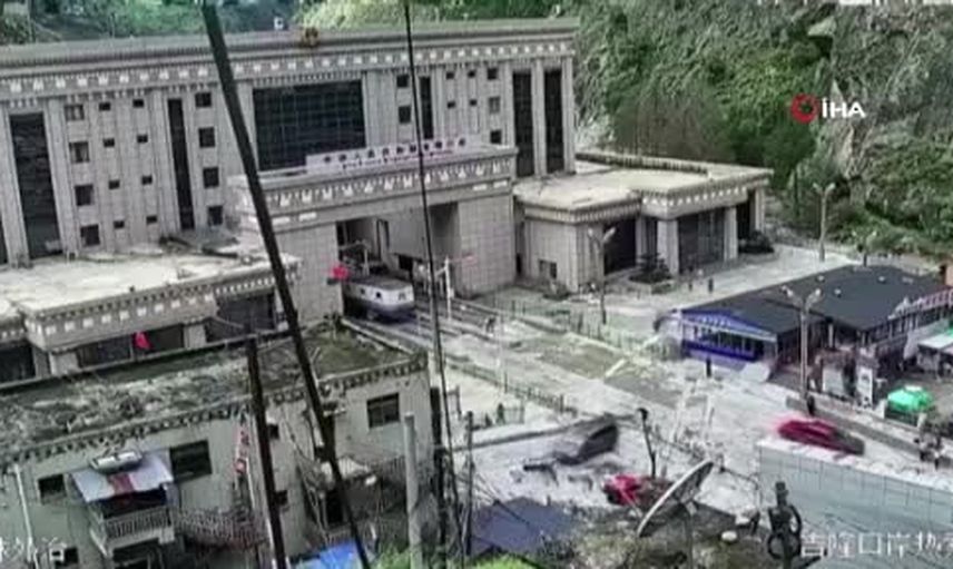 Bhotekoshi'de taşan nehir sınır kasabalarını vurdu, can kaybı 17