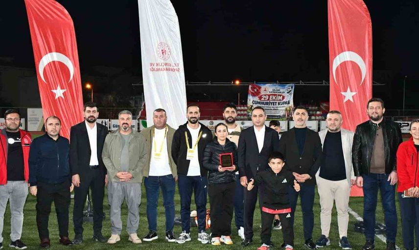 Silopi sahalarında cumhuriyet rüzgârı: 29 ekim kupası sahiplerini buldu