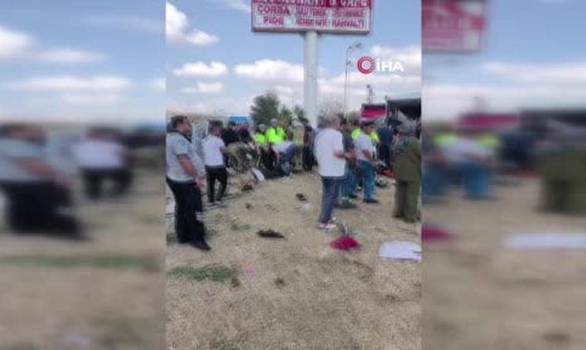 Sincan'da Temelli mevkisinde midibüs refüje çıktı: 2 ölü, 25 yaralı