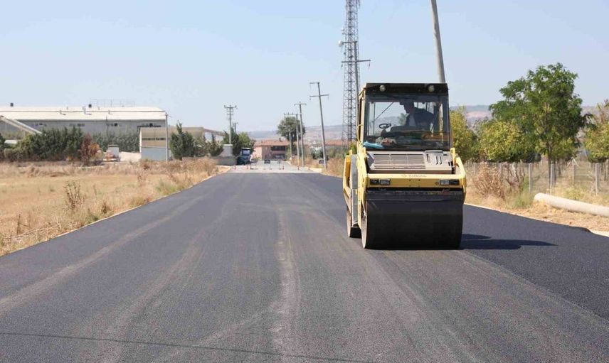 Çalıkavak’ta sıcak asfaltla ulaşımda konfor artıyor
