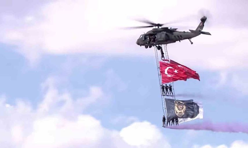 Polislerin t-70'li ay-yıldızlı gösterisi TEKNOFEST Güneydoğu'da ilgi topladı